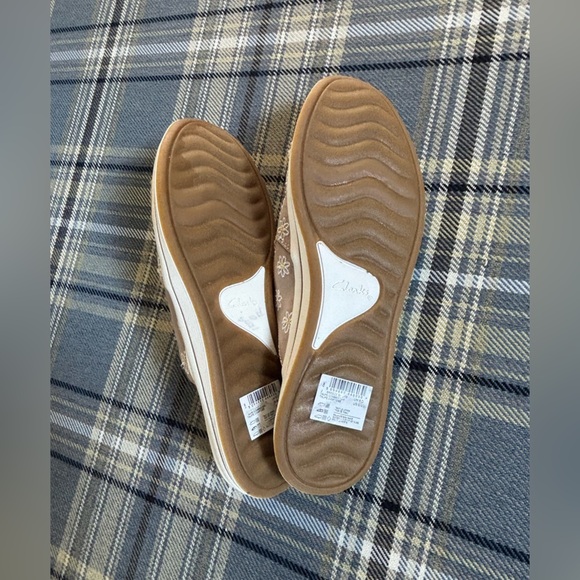 Cloudsteppers By Clarks Breeze Shore Taupe Combination Daisy Slip On Shoes 6.5 - Picture 4 of 5